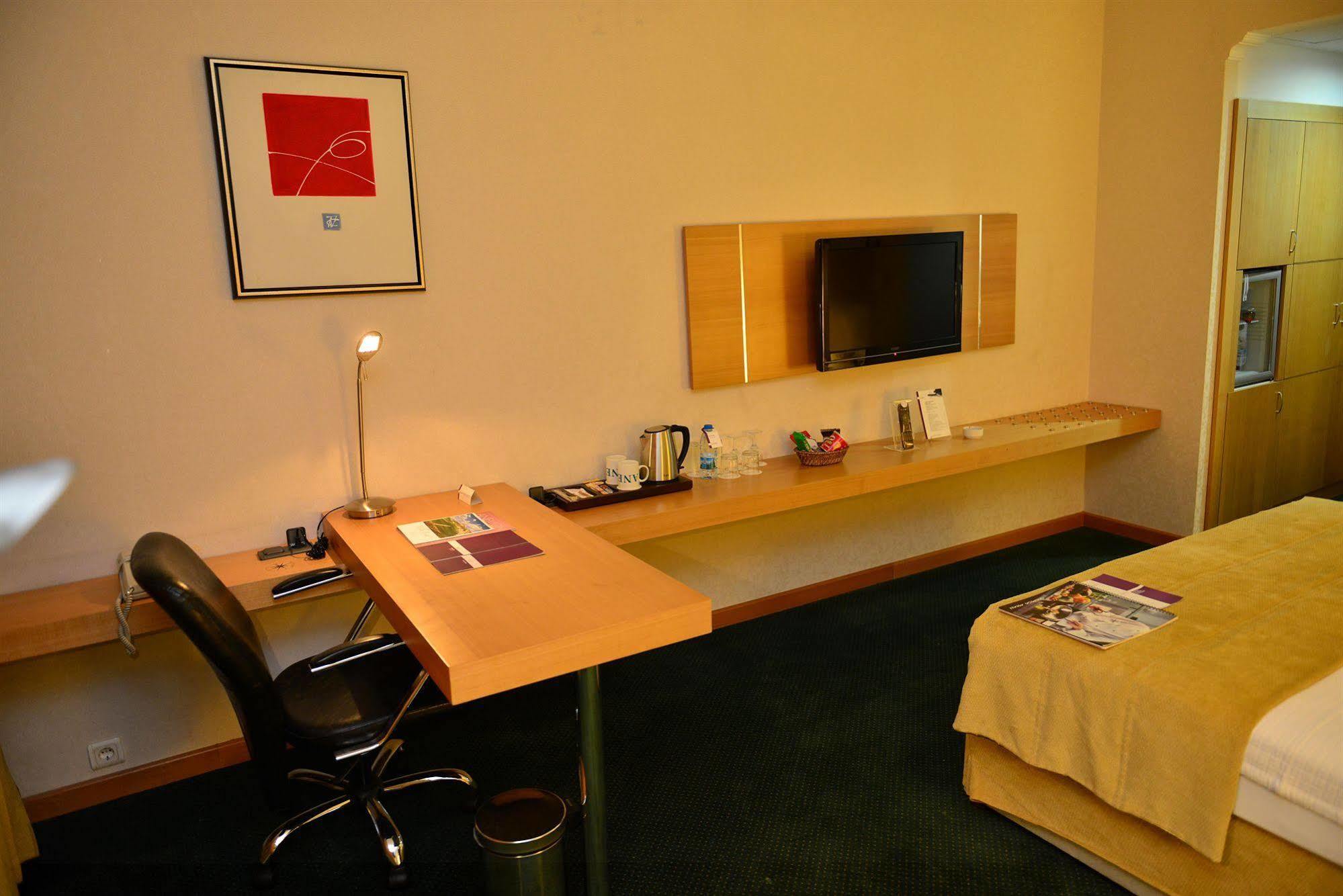 Anemon Grand Manisa Otel Bagian luar foto
