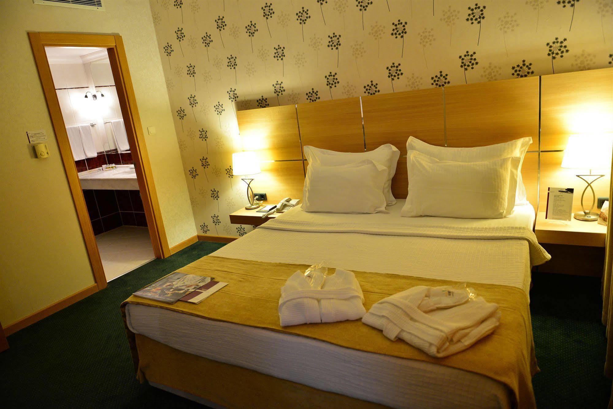 Anemon Grand Manisa Otel Bagian luar foto